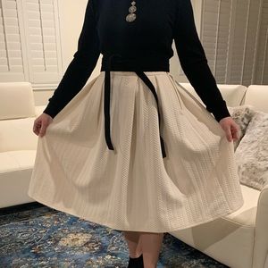 Storee chevron texture midi pleated skirt in cream color size Medium